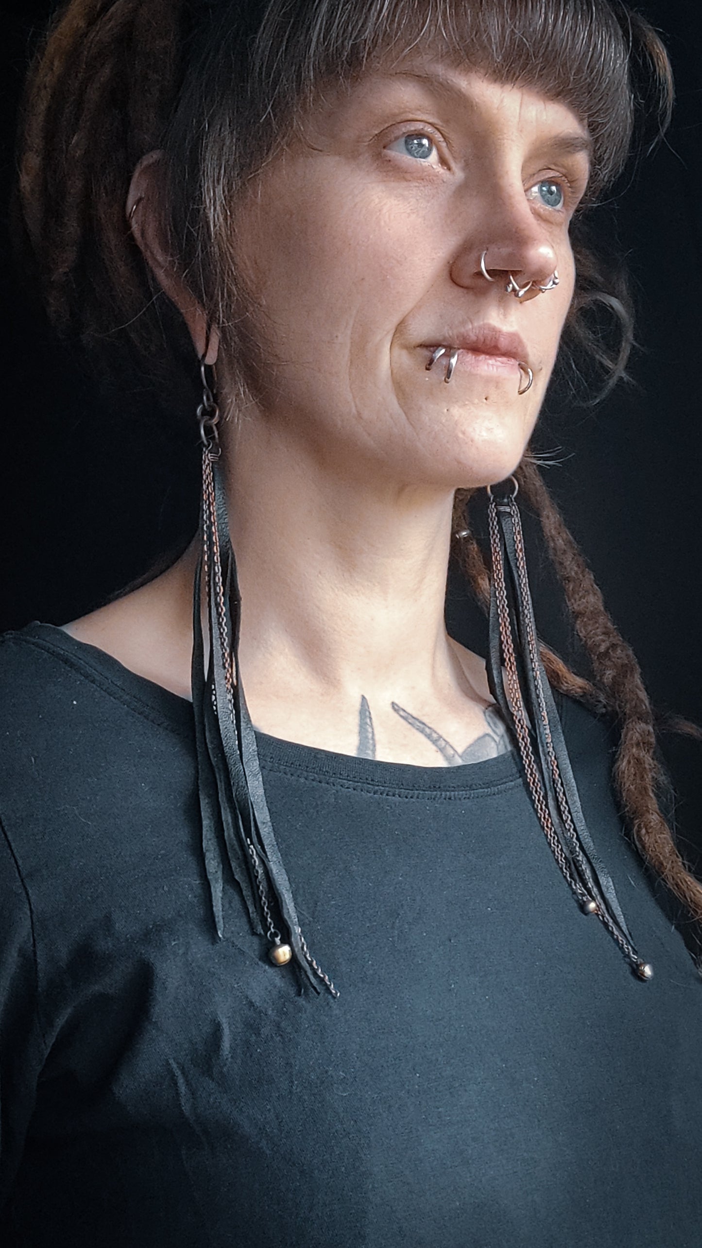 Tempest - Örhängen med Bjällror, Kedjor och Läder