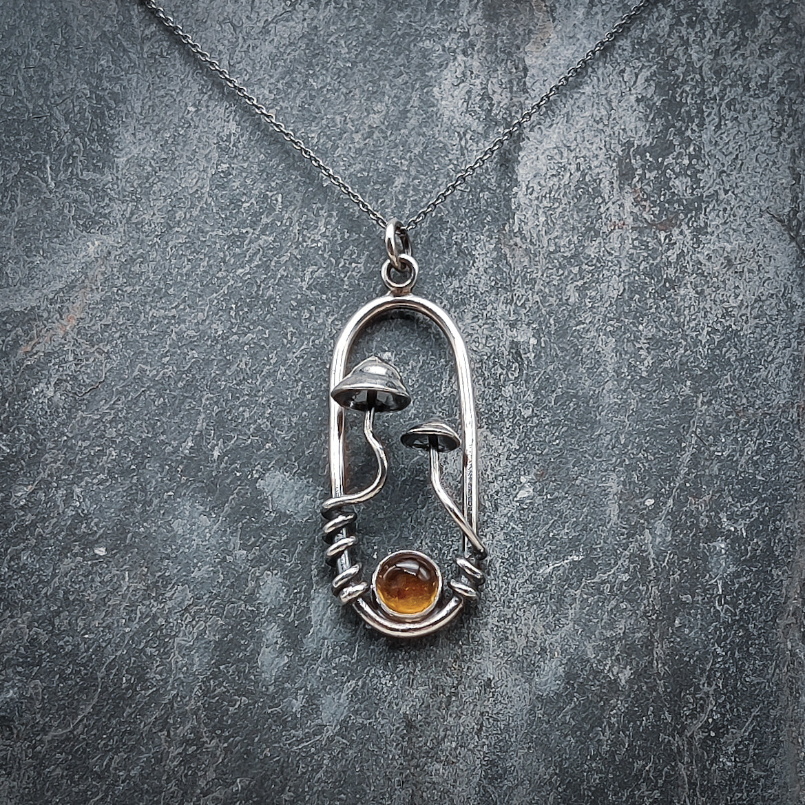 Spora - Halsband i Sterlingsilver med Ädelsten