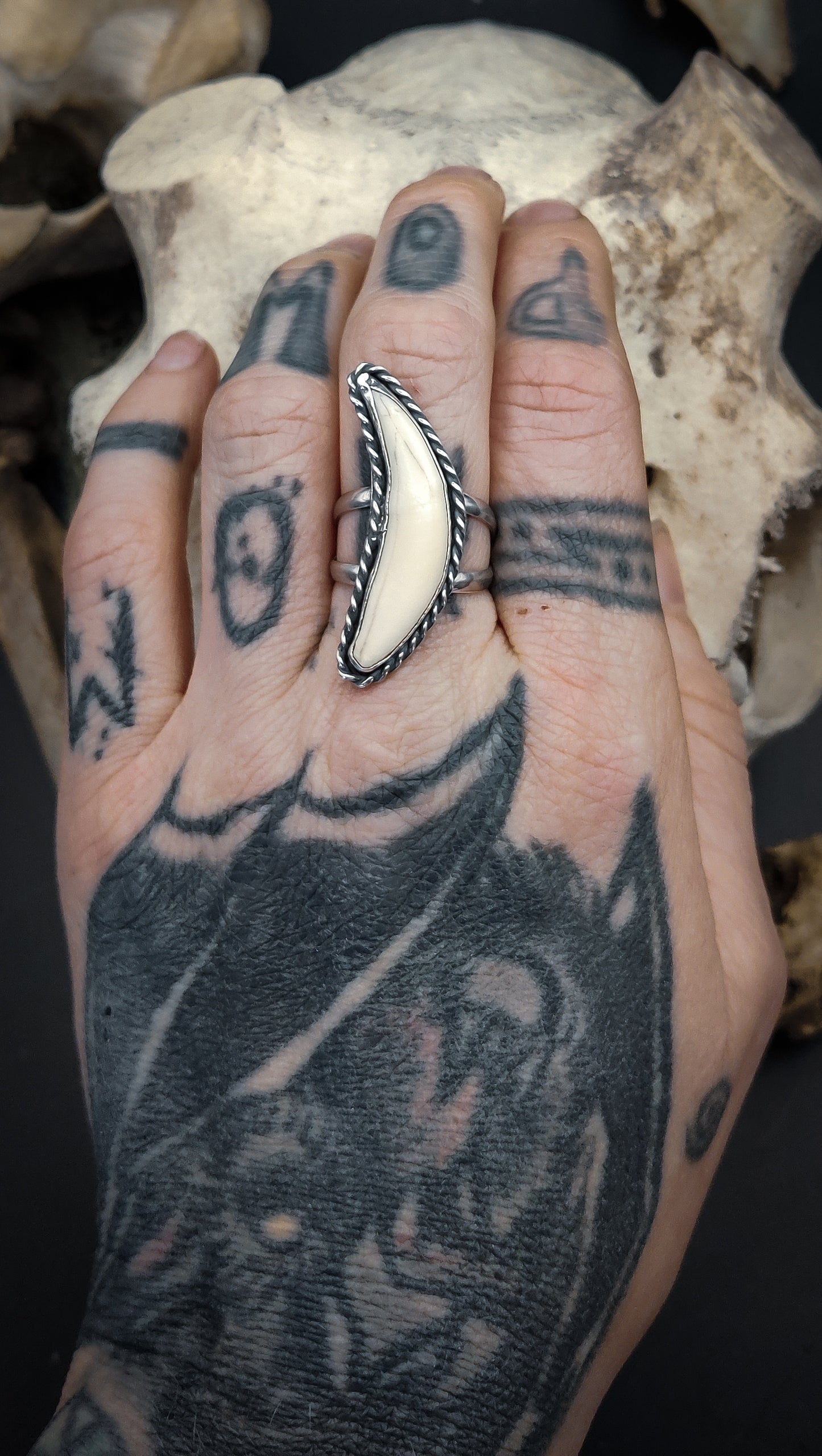 Primal - Ring i Sterlingsilver med Rävtand