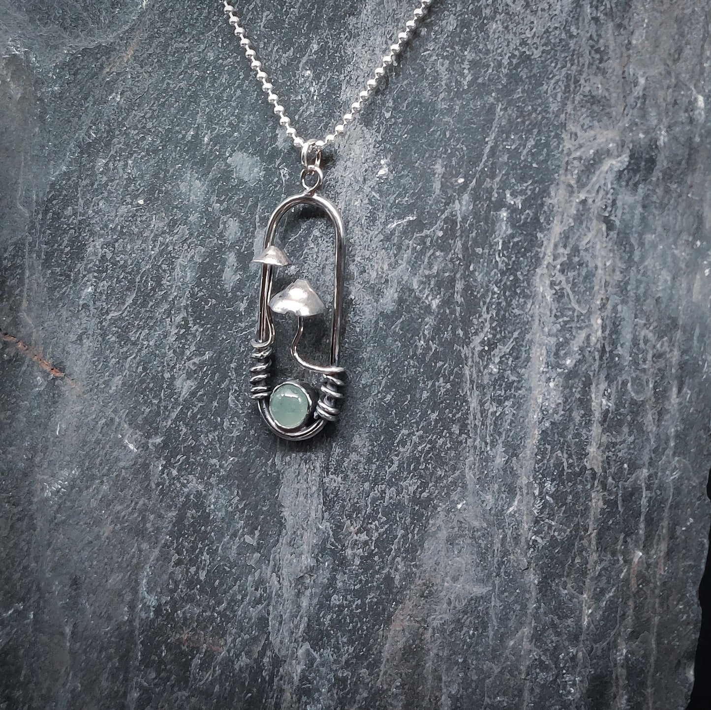 Spora - Halsband i Sterlingsilver med Ädelsten