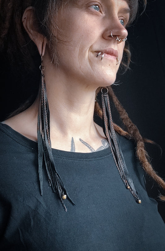 Tempest - Örhängen med Bjällror, Kedjor och Läder