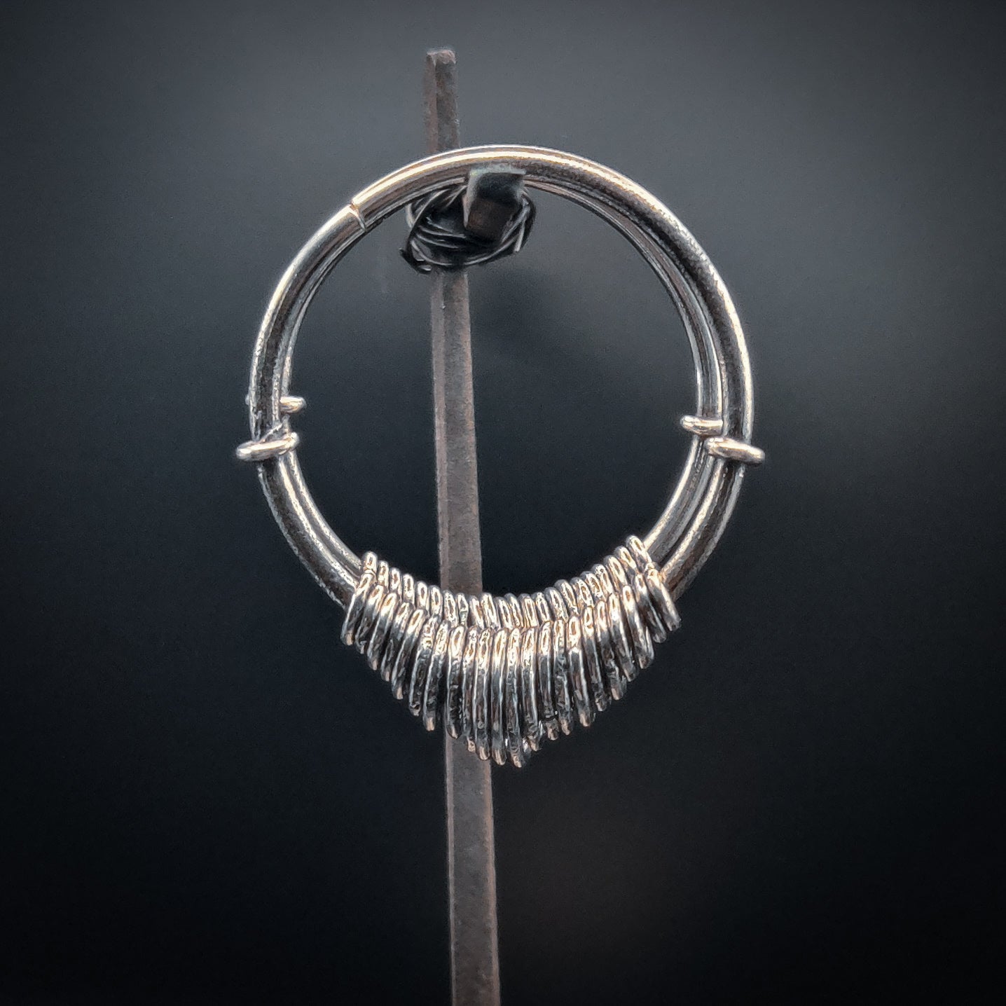 Atria - Creoler i Sterlingsilver med Lindad Detalj