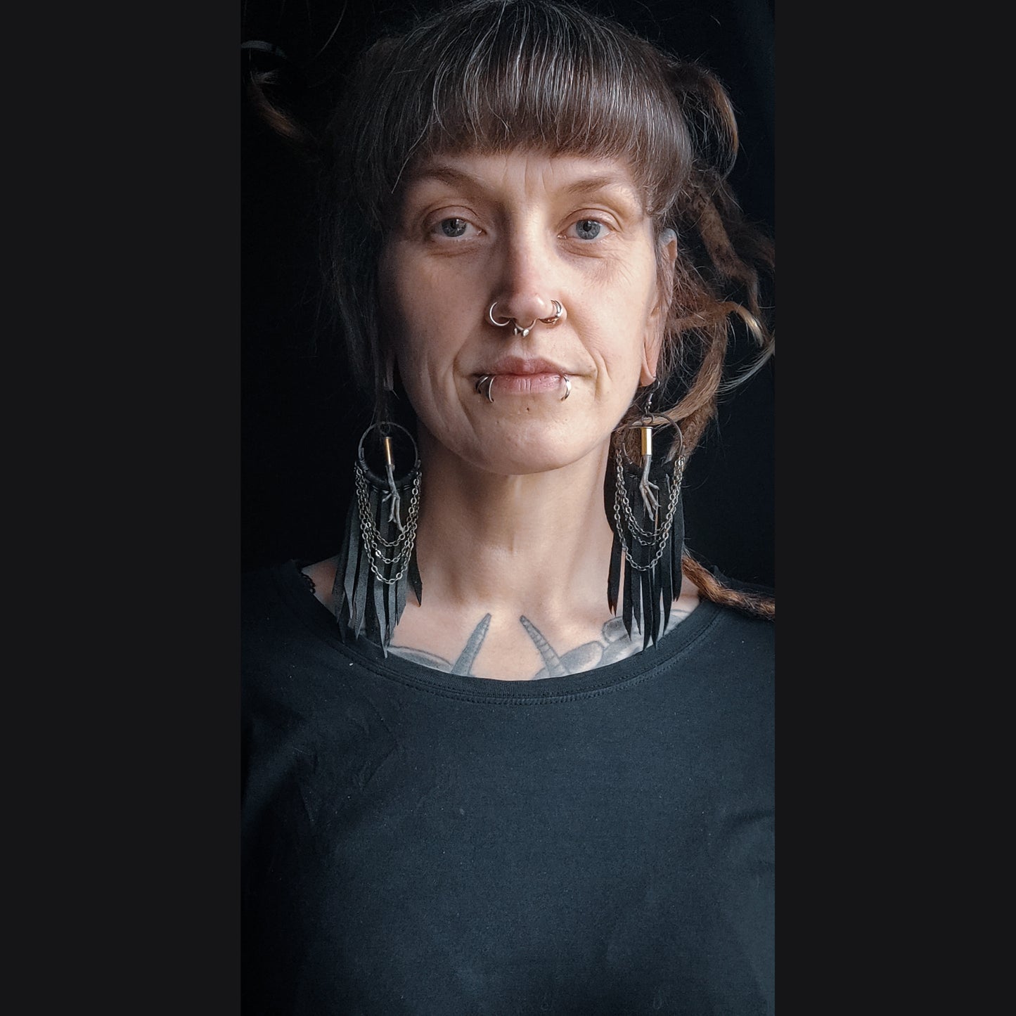 Avian - Örhängen med Fågelfötter, Kedjor och Läder