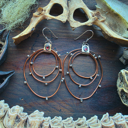 Lyra - Örhängen i Sterlingsilver och Koppar med Granat