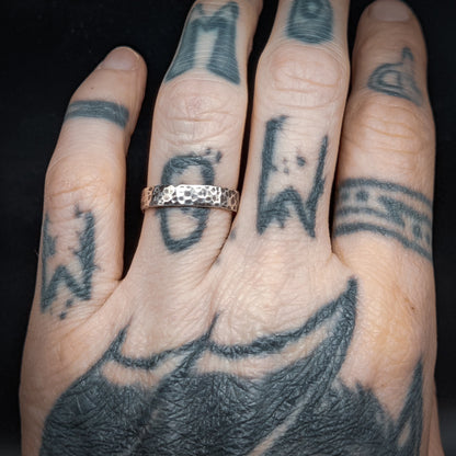 Crater - Ring i Sterlingsilver med Hamrad Textur