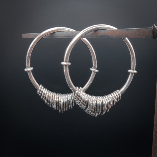 Atria - Creoler i Sterlingsilver med Lindad Detalj