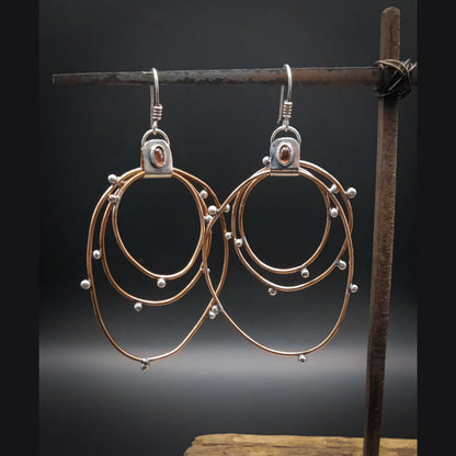 Lyra - Örhängen i Sterlingsilver och Koppar med Granat