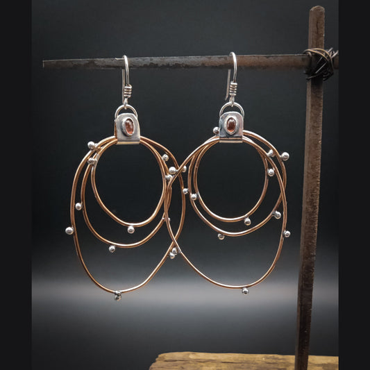 Lyra - Örhängen i Sterlingsilver och Koppar med Granat