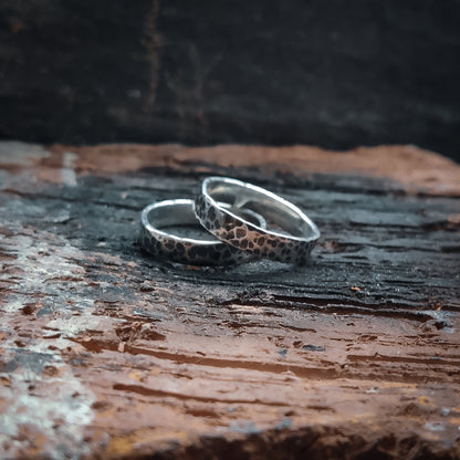 Crater - Ring i Sterlingsilver med Hamrad Textur